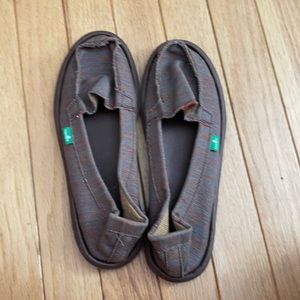 Sanuk comfy shoes